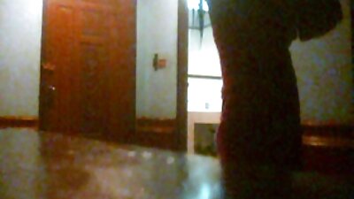 കാമുകന്റെ കോഴിപ്പുറത്ത് കയറുന്ന ഒരു വലിയ കഴുതയുമായി പ്രിയങ്കരിയായ സുന്ദരി