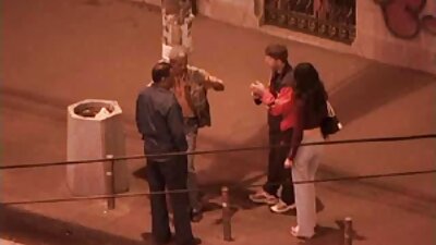 ഒരു സെക്‌സി സ്ലട്ട് അവളുടെ പങ്കാളിയെ അവളുടെ കുണ്ണയിൽ തന്നെത്താൻ അനുവദിക്കുന്നു