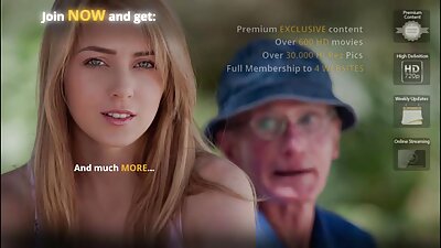 ഇരുണ്ട മുടിയുള്ള സ്കൂൾ വിദ്യാർത്ഥിനി ലൈംഗികതയെ സ്നേഹിക്കുന്നുവെന്ന് തെളിയിക്കുന്നു