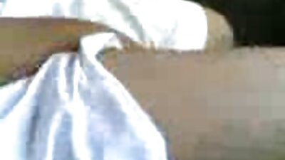 ചലിക്കുന്ന കാറിൽ ബക്സോം ഹോട്ടി തന്റെ ഫക്കിംഗ് കഴിവുകൾ പ്രകടിപ്പിക്കുന്നു